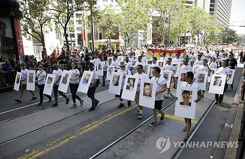 '올랜도 참사' 희생자 추모 행렬