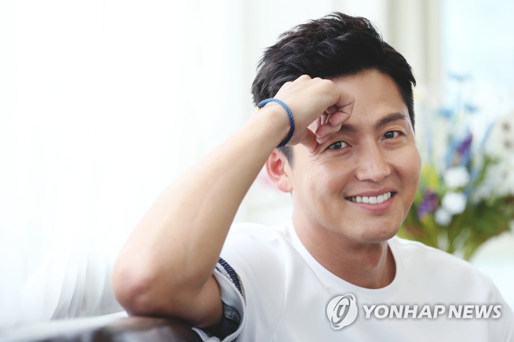 이정진, 빠져드는 미소