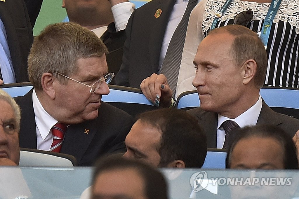 블라디미르 푸틴 러시아 대통령(오른쪽)과 토마스 바흐 IOC 위원장.[AP=연합뉴스 자료사진]