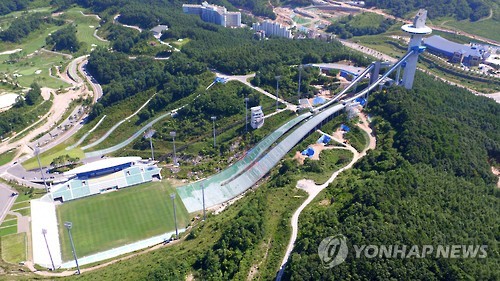 프로축구경기 열리는 알펜시아 스키점핑타워 경기장
