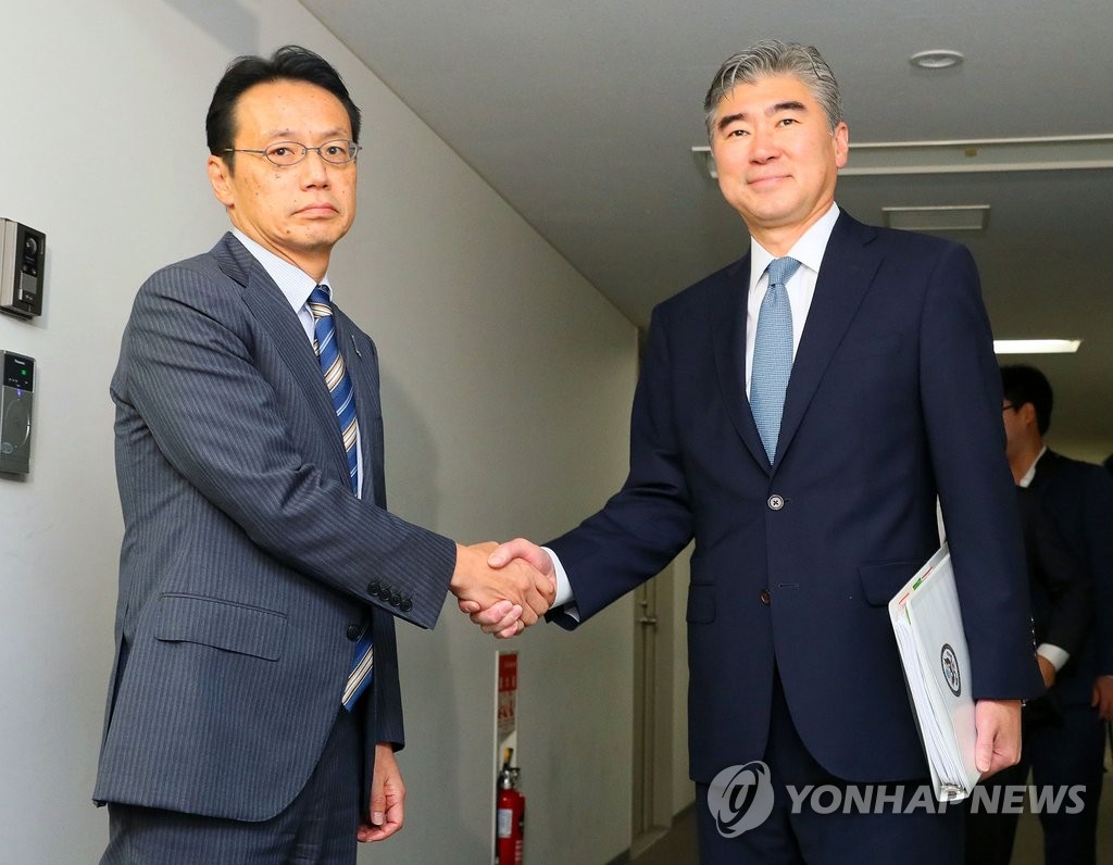 악수하는 북핵 6자회담 미일 수석대표