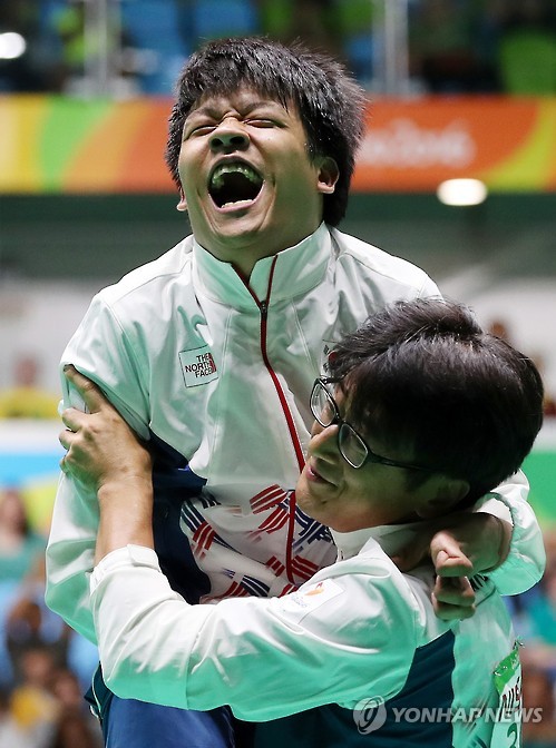 보치아 국가대표 정호원(왼쪽)