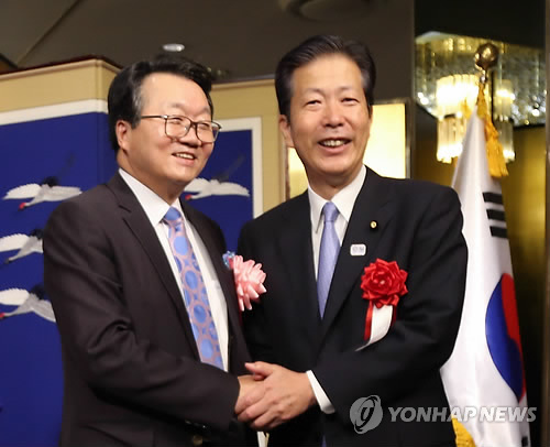 이준규 주일대사와 일본 연립여당 대표