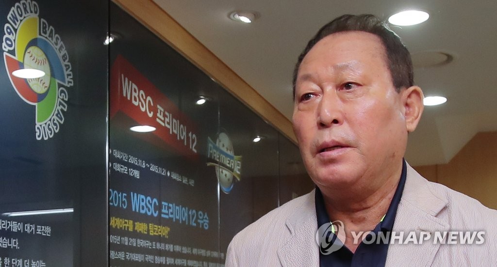 WBC 예비 엔트리 선발 회의 참석하는 김인식 위원장