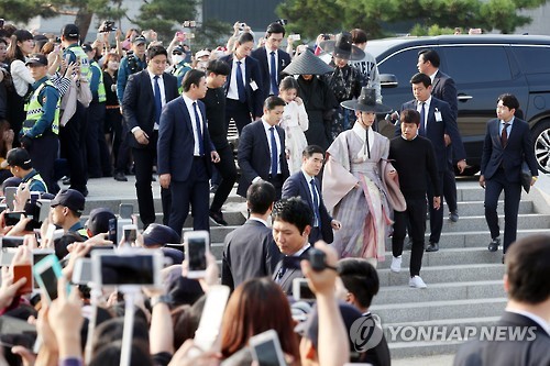 '구르미 그린 달빛' 경복궁에 떴다!