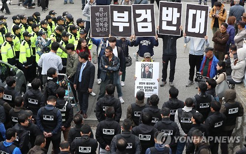 경찰과 대치중인 백남기 투쟁본부