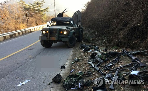 아수라장 된 군용차량 사고 현장