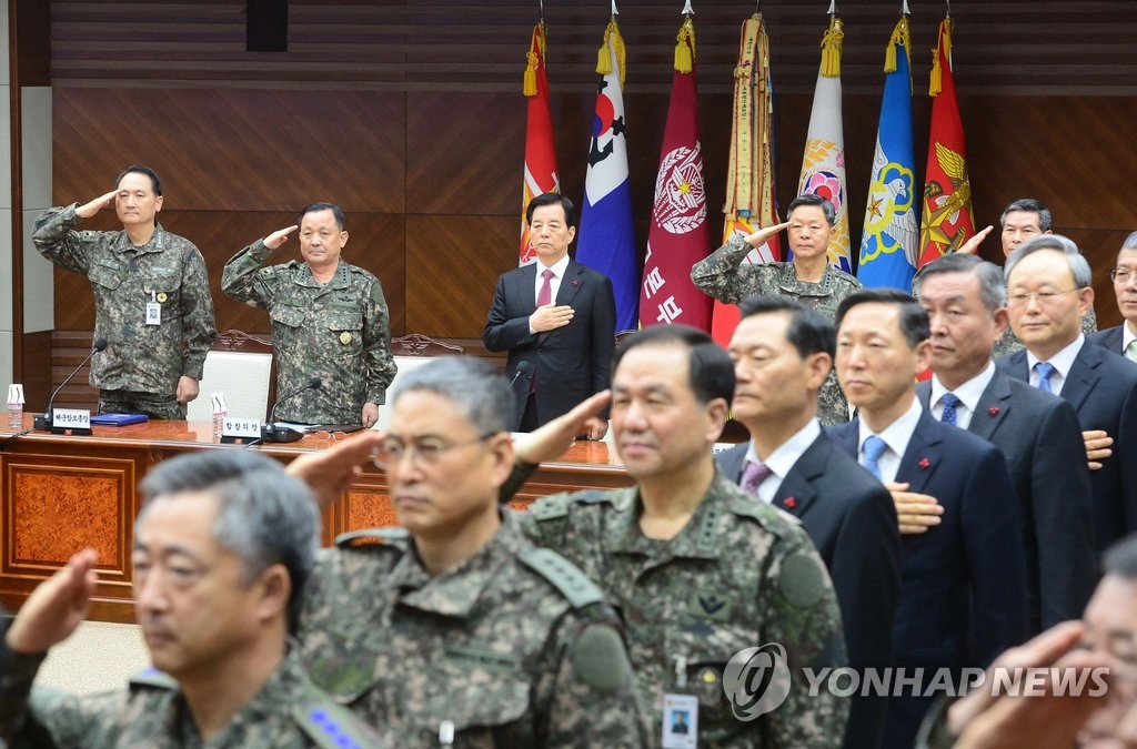 한민구 "軍, 적만 보고 소임 다해야"…전군 지휘관회의서 지시(종합) - 2