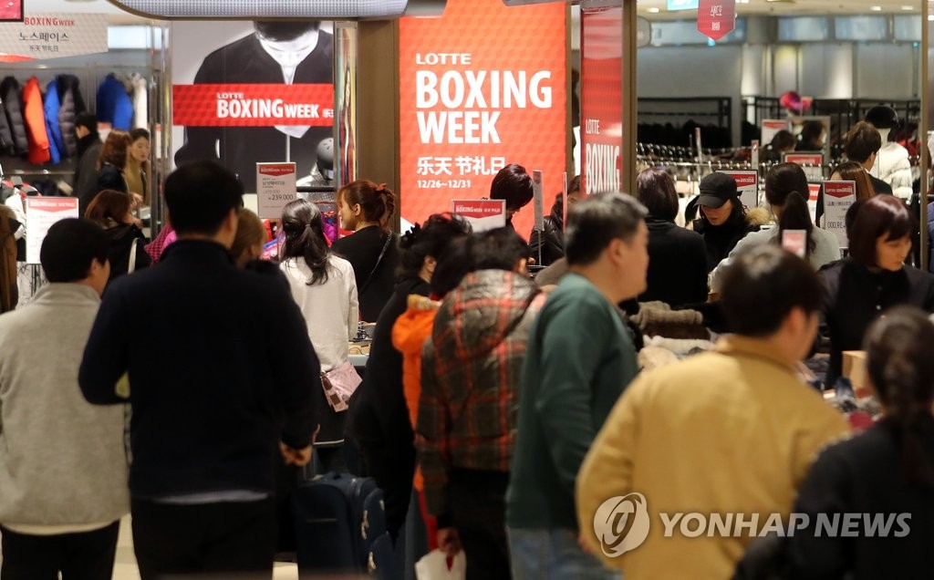 지난 연말 할인행사 '박싱 위크'에 몰린 쇼핑객