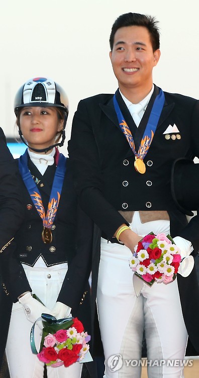 나란히 선 김동선과 정유라
