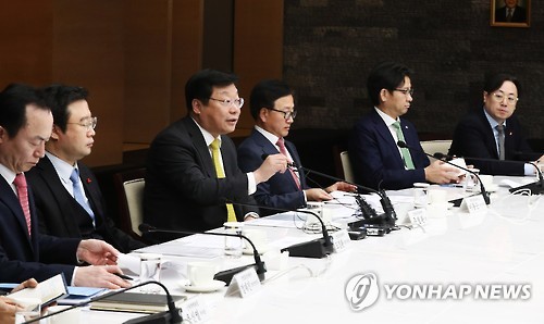 주형환 장관, 유통업계 CEO들과 한자리