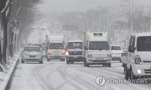 얼어붙은 제주 도심 도로
