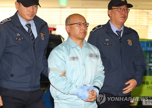 특검 조사실로 향하는 문형표