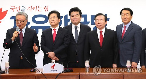 (왼쪽부터)인명진 비상대책 위원장과 대선출마를 선언한 김진,원유철,이인제,안상수
