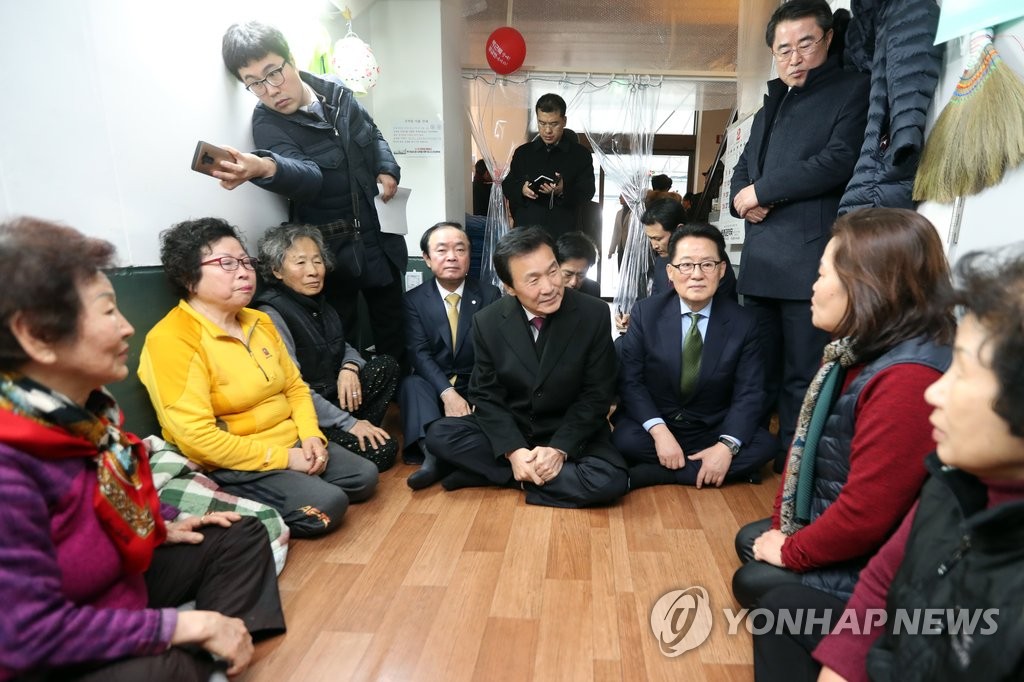 박지원, 옛 전남도청 농성장 방문