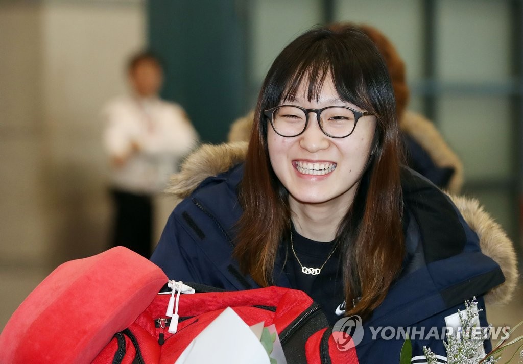 환하게 웃는 최민정