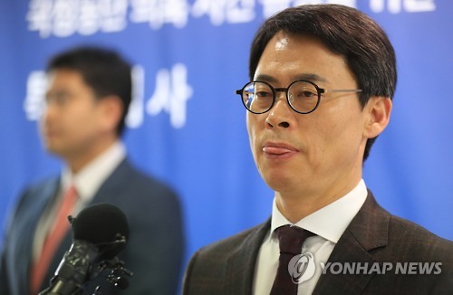답변하는 특검 대변인