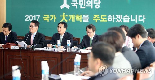 발언하는 박지원 대표