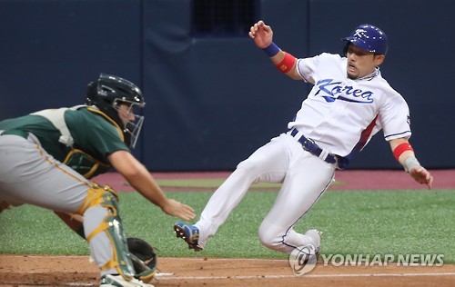 이용규 '볼넷으로 나가 단숨에 득점'