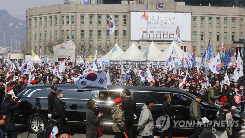 태극기 집회 전 추모행사