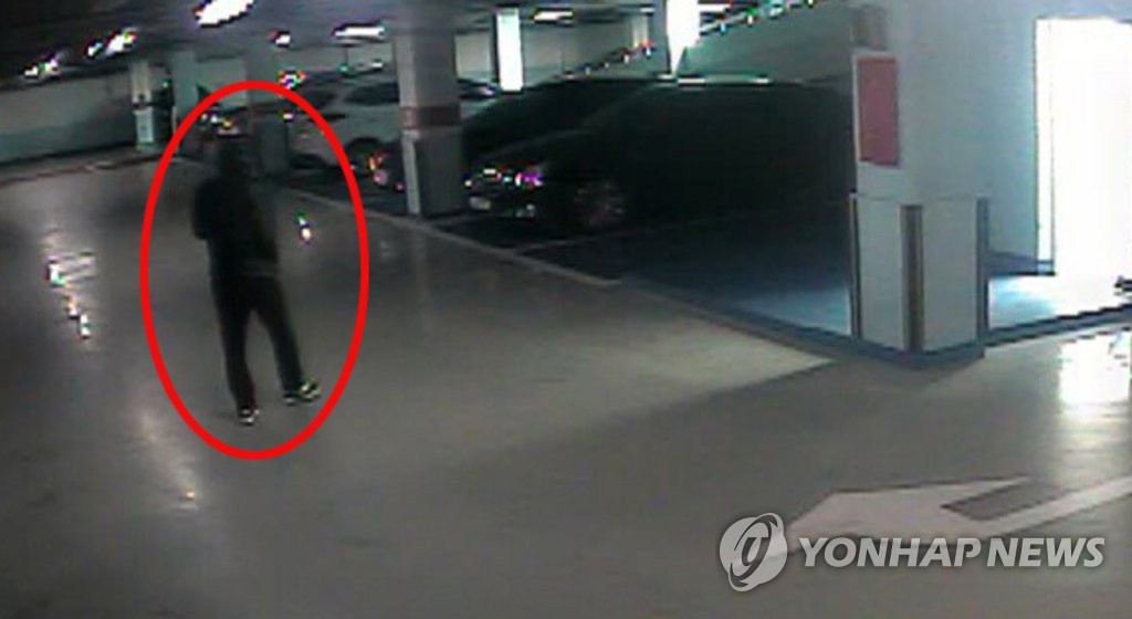 범행 대상 물색하는 용의자