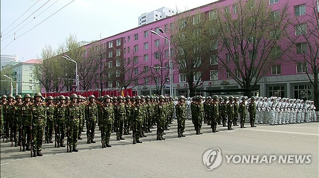 북한TV, 태양절 열병식 생중계