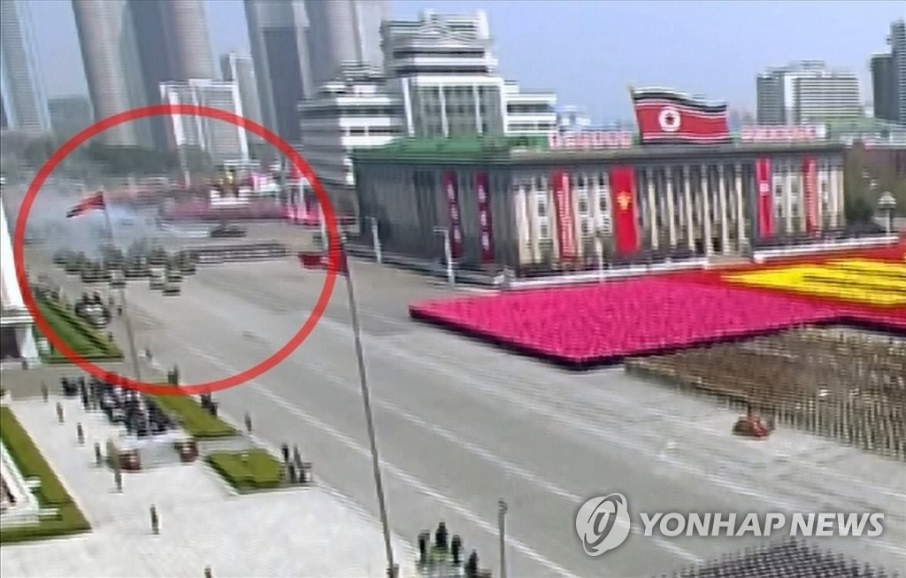 북한 열병식서 주력전차 '선군호' 고장 이탈