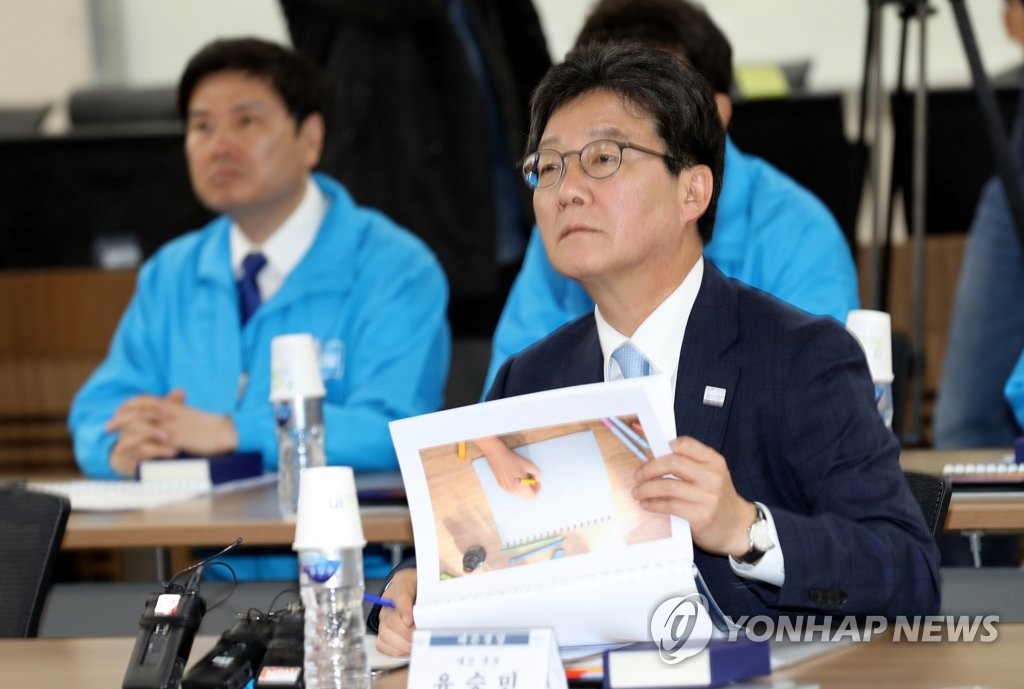 평창올림픽 준비상황 보고받는 유승민
