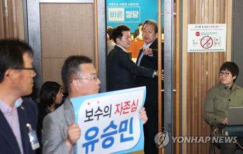유승민 지지자 부르는 김무성