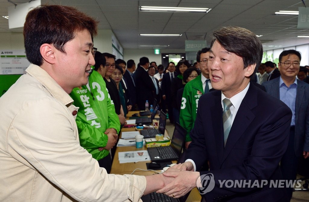 당직자 격려하는 안철수 후보