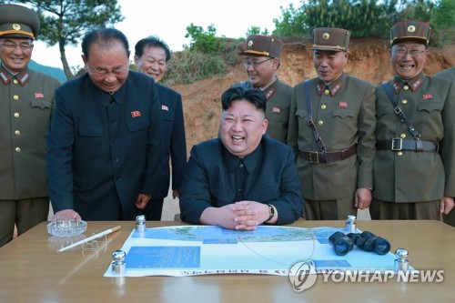 北 신문, "신형지대지 중장거리미사일 발사 성공"