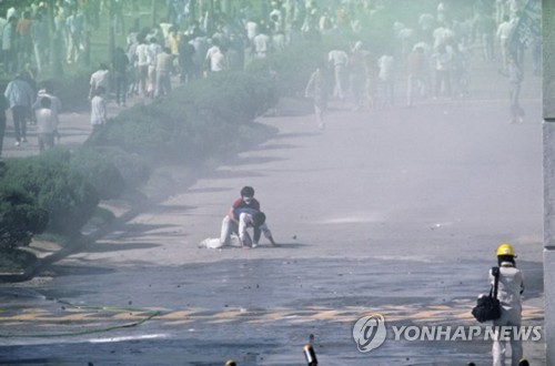 새로 공개된 1987년 이한열 열사 피격 직후 모습