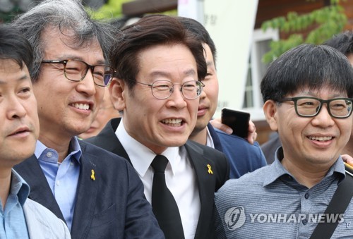 지지자들 만나는 이재명