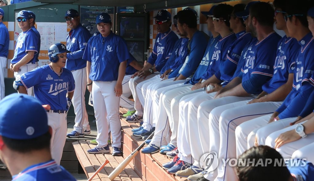 이승엽 '나 축하 안 해줄 거야?'