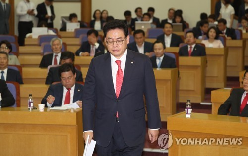 인사말 나선 정우택 대표 권한대행