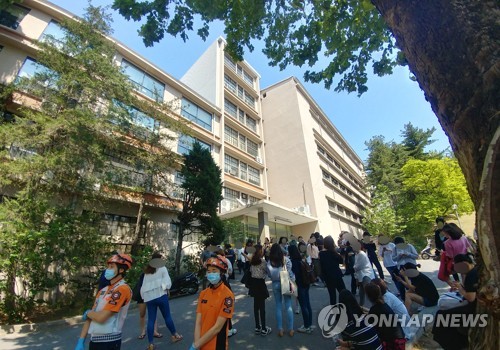 이화여대 물탱크 파열로 대피 소동