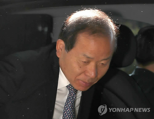 출근하는 김이수 헌재소장 후보자