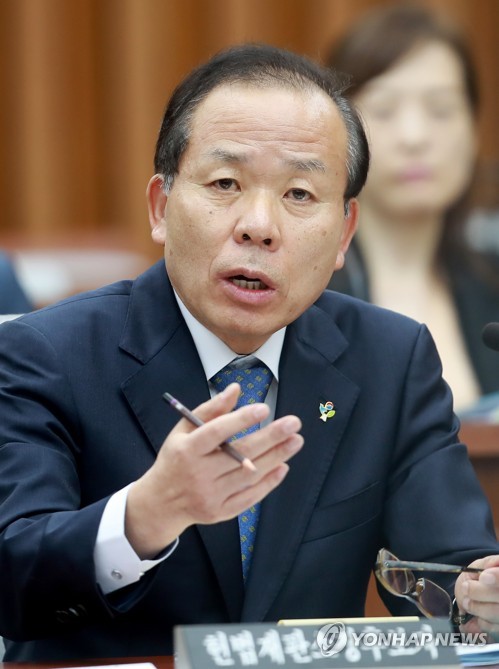 '미스터 소수의견' 김이수 "언젠가 다수의견 될 수 있어"(종합) - 3