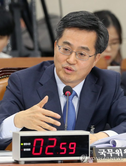 답변하는 김동연 후보자