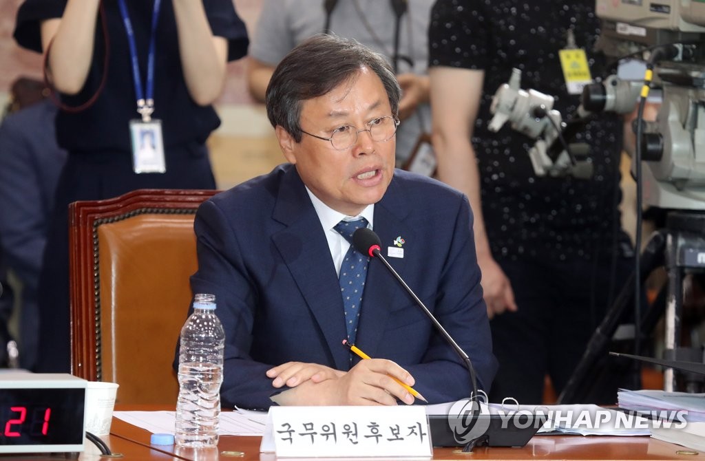 답변하는 도종환
