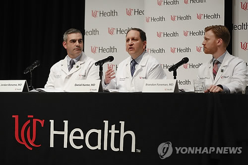 '北서 혼수상태 석방' 웜비어 美의료진 기자회견