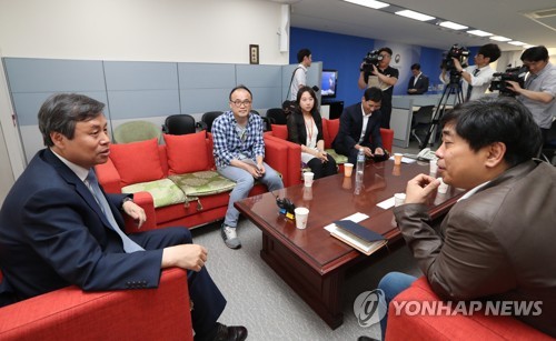 기자간담회하는 도종환 장관