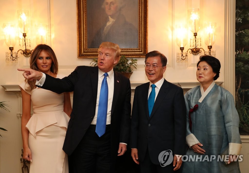 韓米の大統領夫妻　ホワイトハウスでの一枚