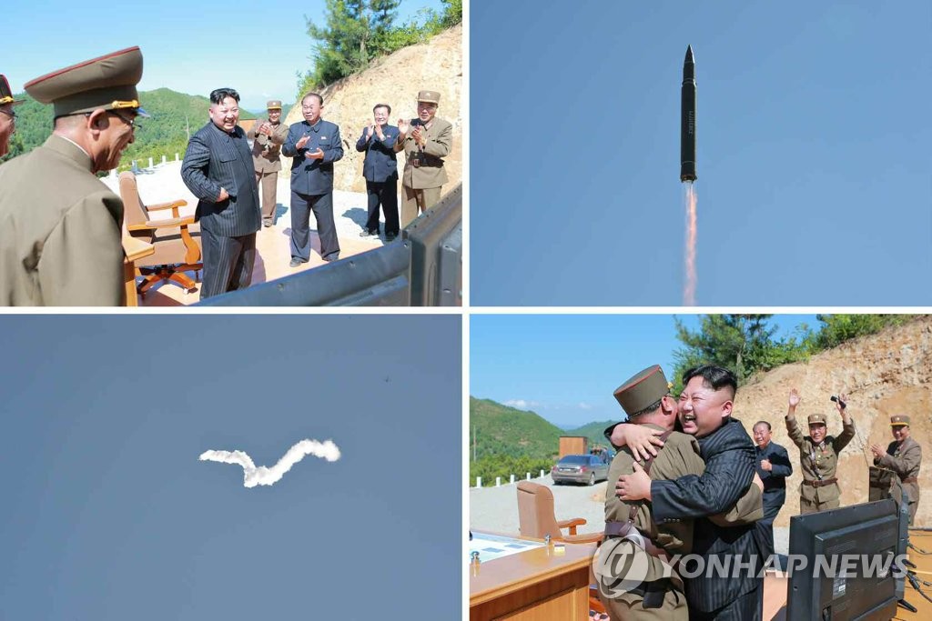 김정은, 대륙간탄도미사일 '화성-14' 시험발사 참관