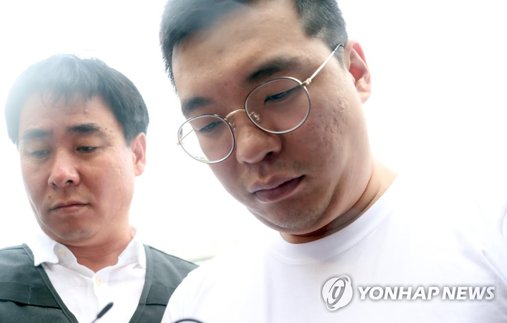 심천우 '묵묵부답'