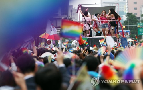 지난해 성 소수자 거리행진
