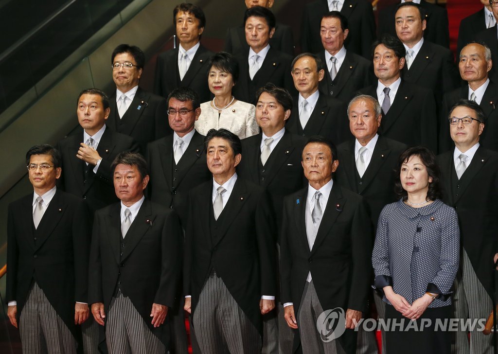 아베, 개각으로 기사회생?…내각지지율 8.6%P 상승