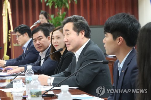 공공기관 블라인드 채용간담회서 발언하는 이낙연 총리
