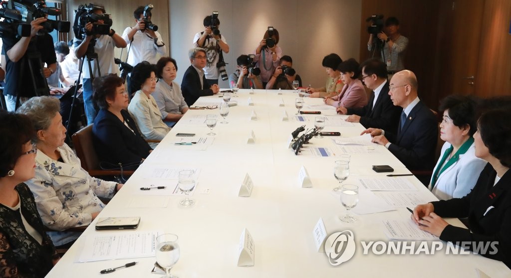 발언하는 이효성 방통위원장