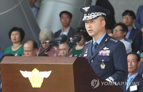 취임사하는 이왕근 공군참모총장